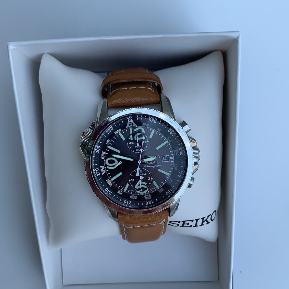 Analogue quartz solar Seiko men’s watch